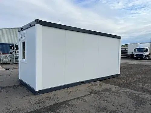 Contenedor de oficina estándar con ventana