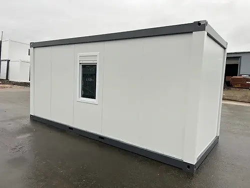 Contenedor de oficina estándar con puerta central