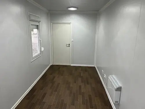 Contenedor de oficina estándar con dos ventanas