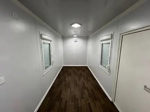 Contenedor de oficina estándar con puerta central