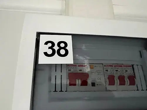 Contenedor de oficina estándar con puerta central