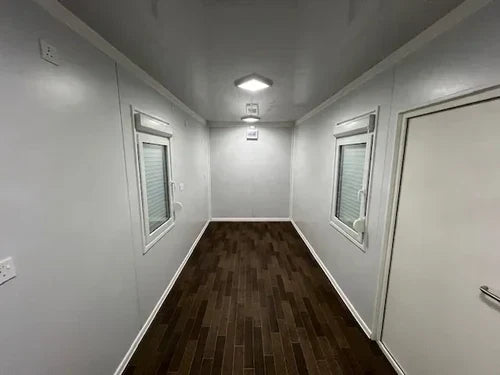 Contenedor de oficina estándar con puerta central