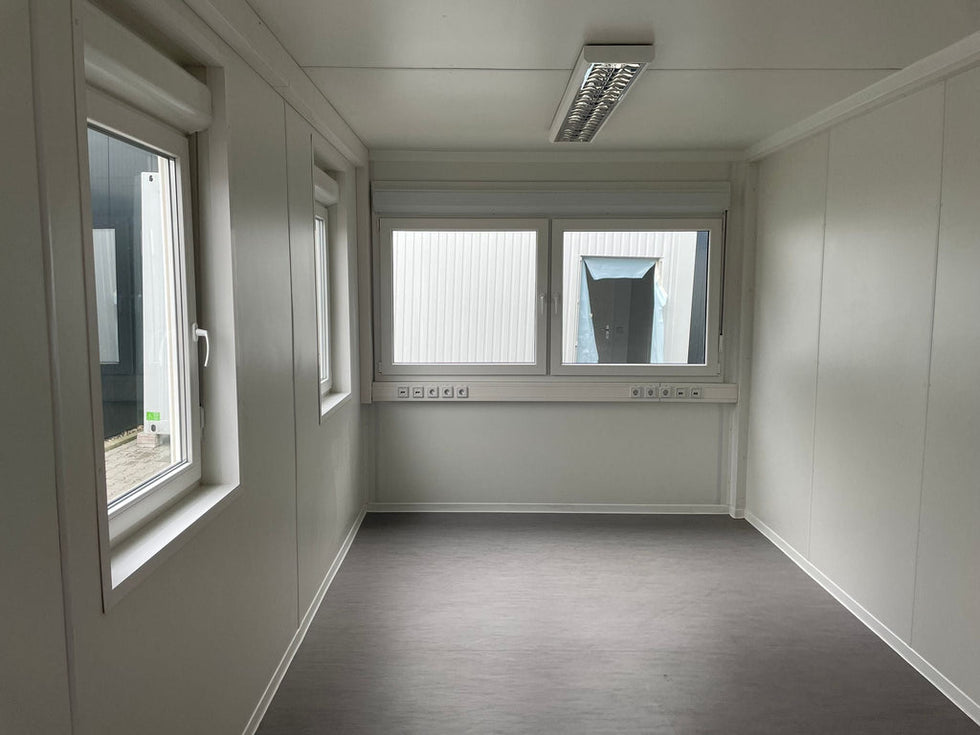 Contenedor oficina de 6,75 × 2,42 M ( Ref: 2350 )